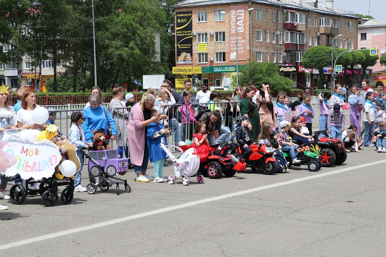 Ярко, весело, интересно! Уссурийск отмечает День защиты детей